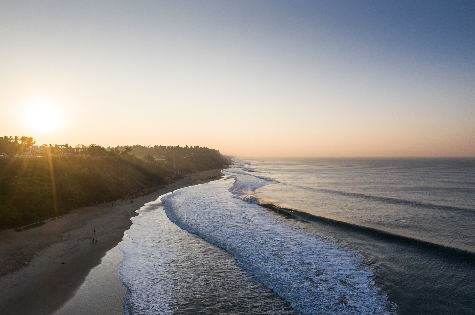 Varkala beach in Kerala, India - early morning with drone - photo Martin Kaufmann