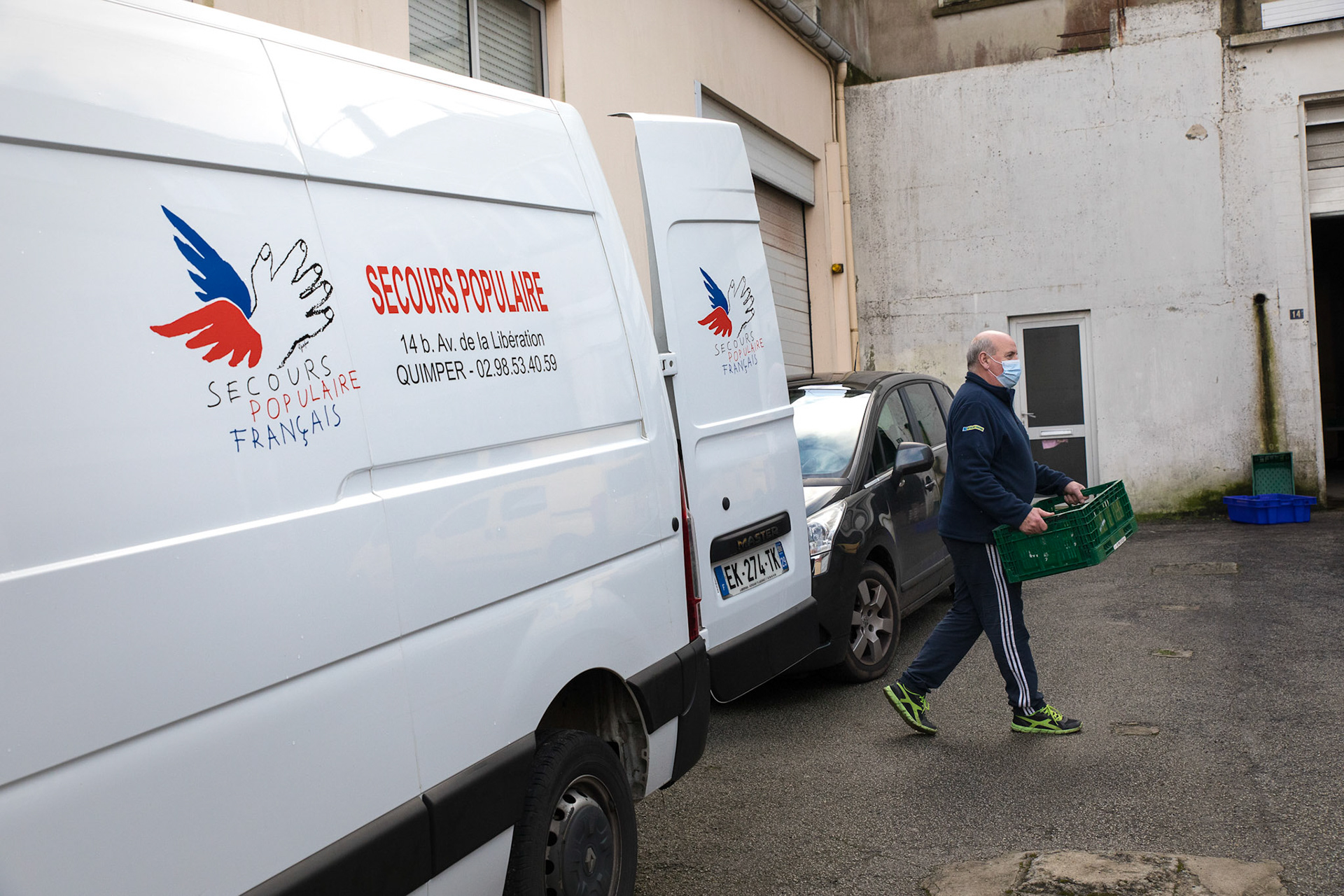 Le nouveau fourgon du secours populaire subventionné en partie par la ville de Quimper.