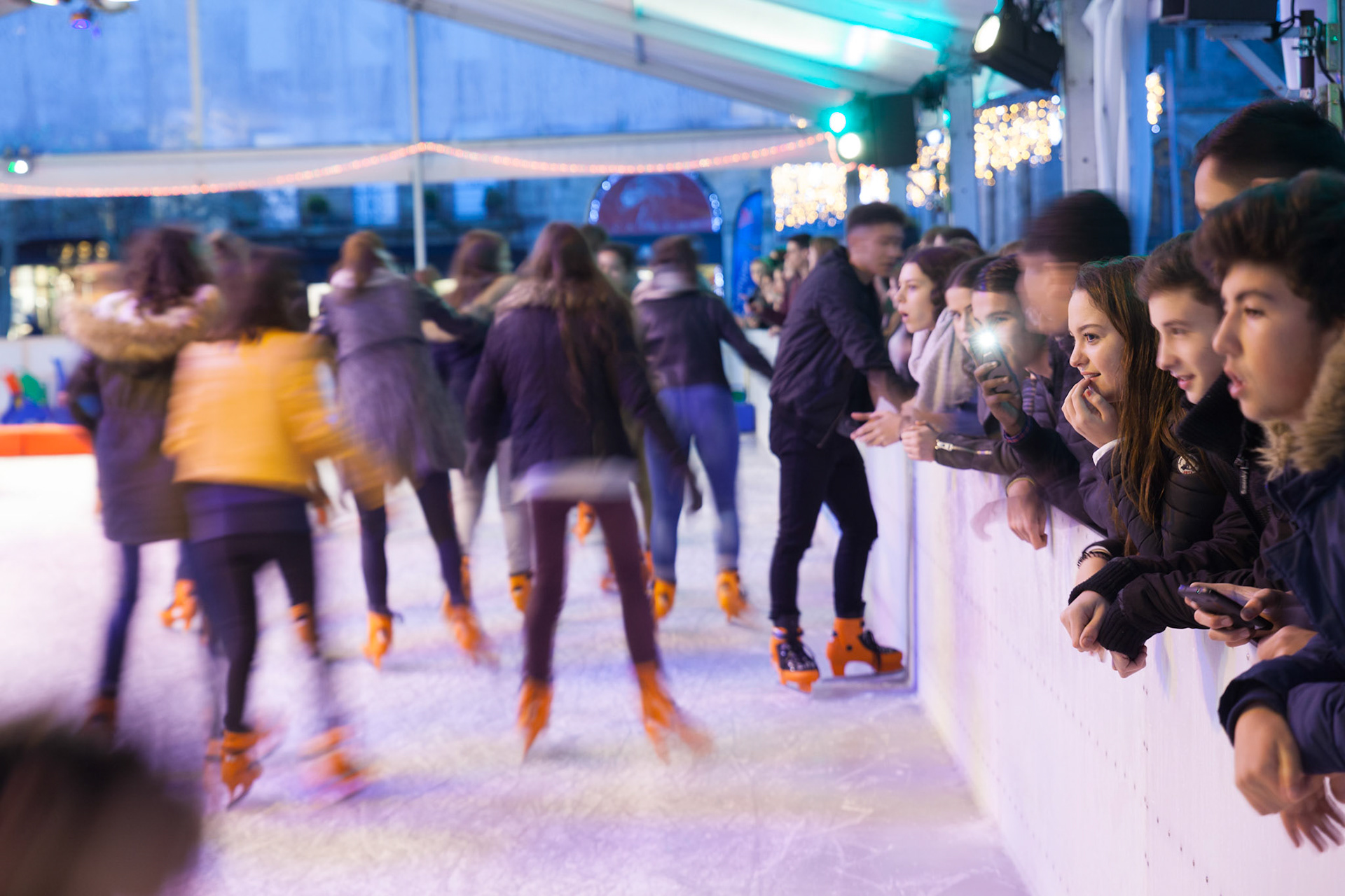 Inauguration de la patinoire de Quimper sur Glace le 9 décembre 2016 sur la place Saint-Corentin.