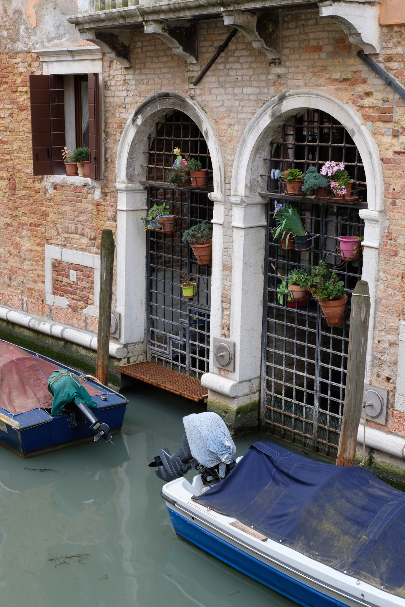 Canal entrance to a building, Cannaregio