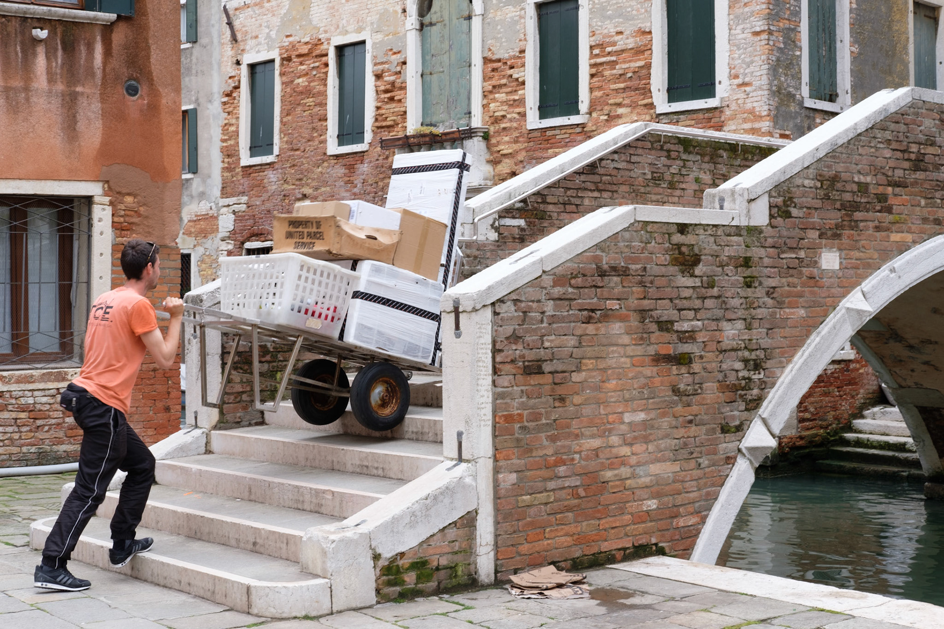 Delivery, Venetian style