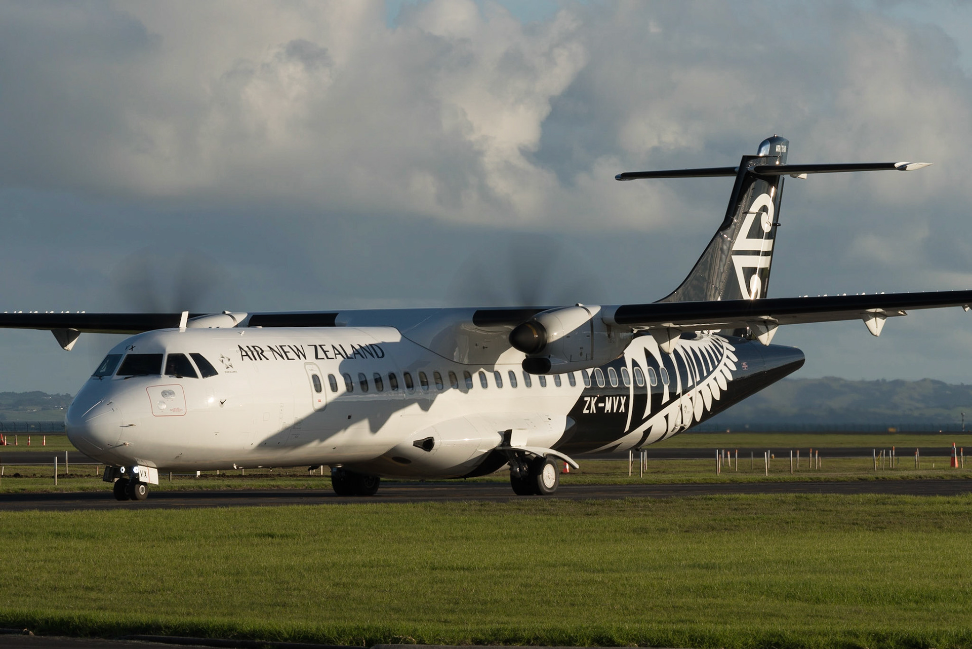 Air New Zealand ATR72-600 ZK-MVX at Auckland