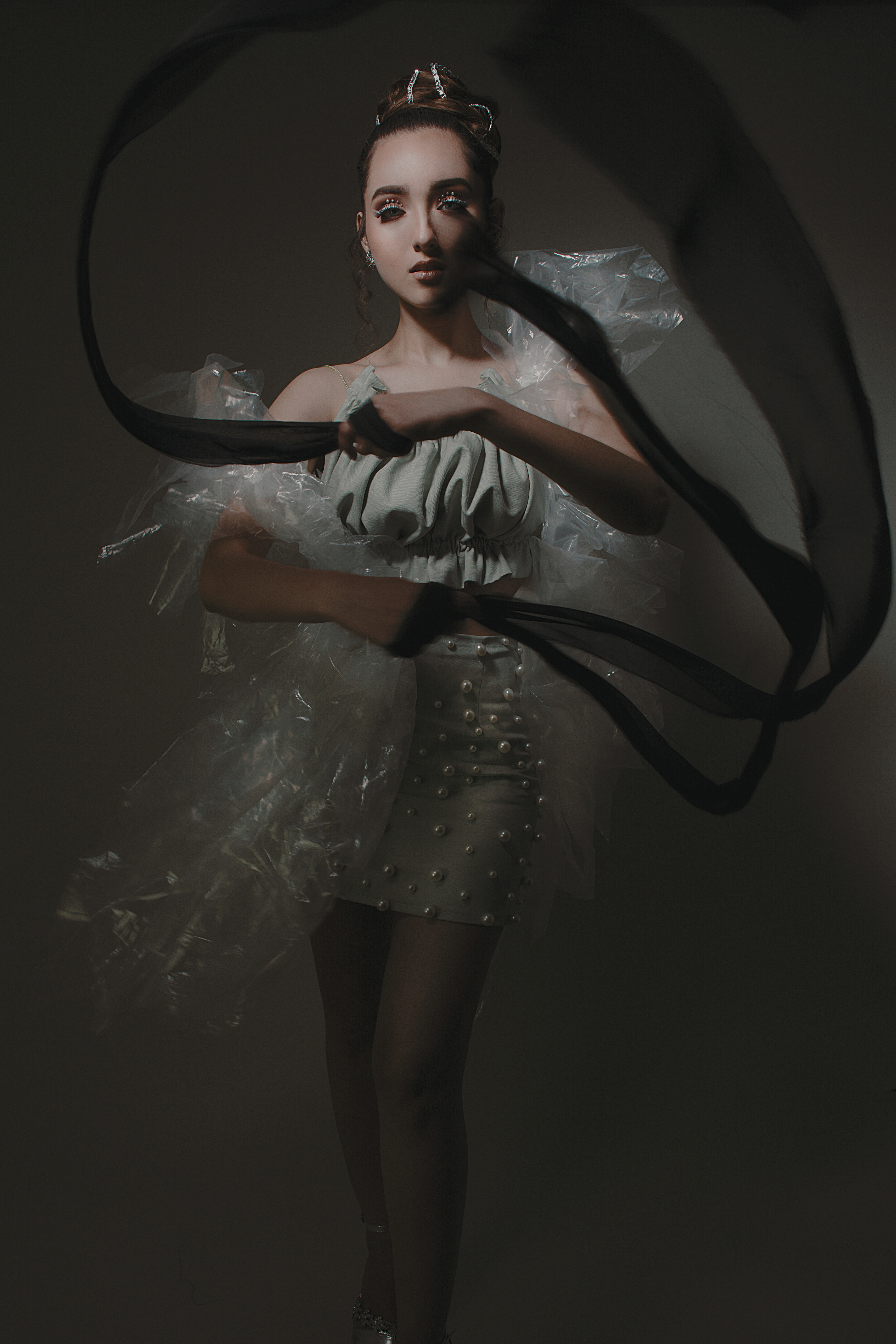 Foto: Javier Becerra MUA: Rhafa Balboa Hair: Gina Castro Modelo: Camila Ferrer Diseño: Edwin Ramos