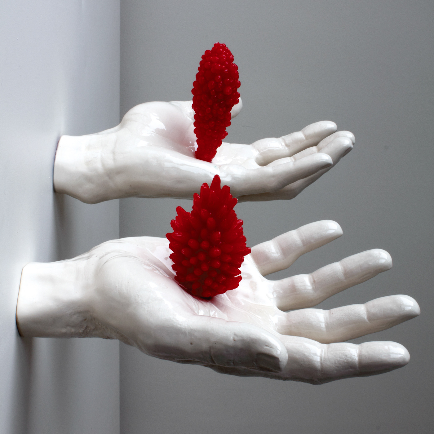 Auf der Suche Nach Dem Wunderbaren. Ceramics and resin. 15x30x30 cm.