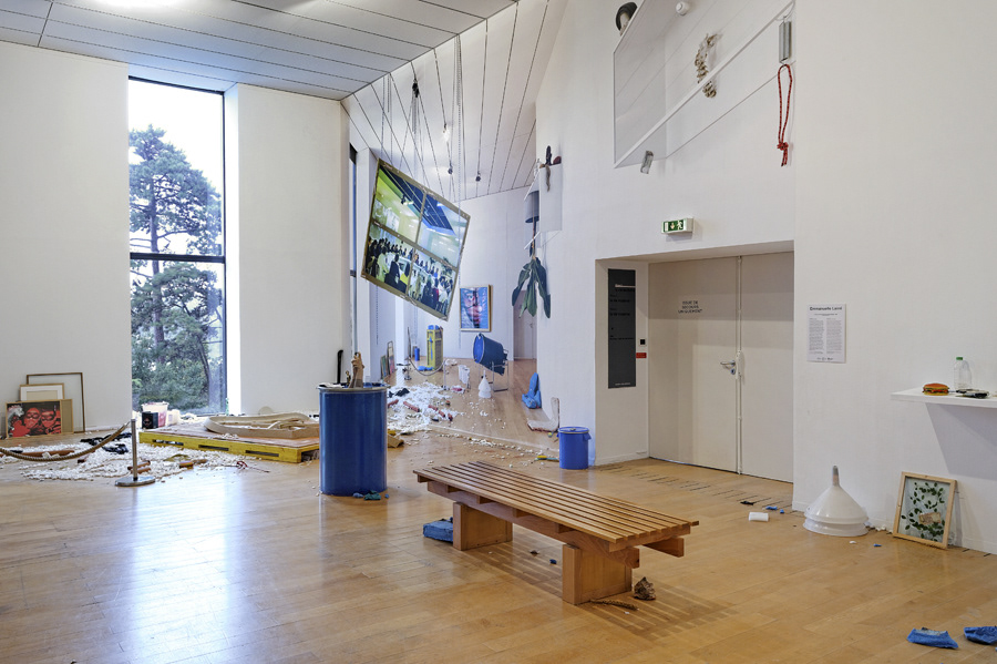Emmanuelle Lainé, Biennale de Lyon 2015"la vie Moderne", exhibition view, credit: Blaise adilon