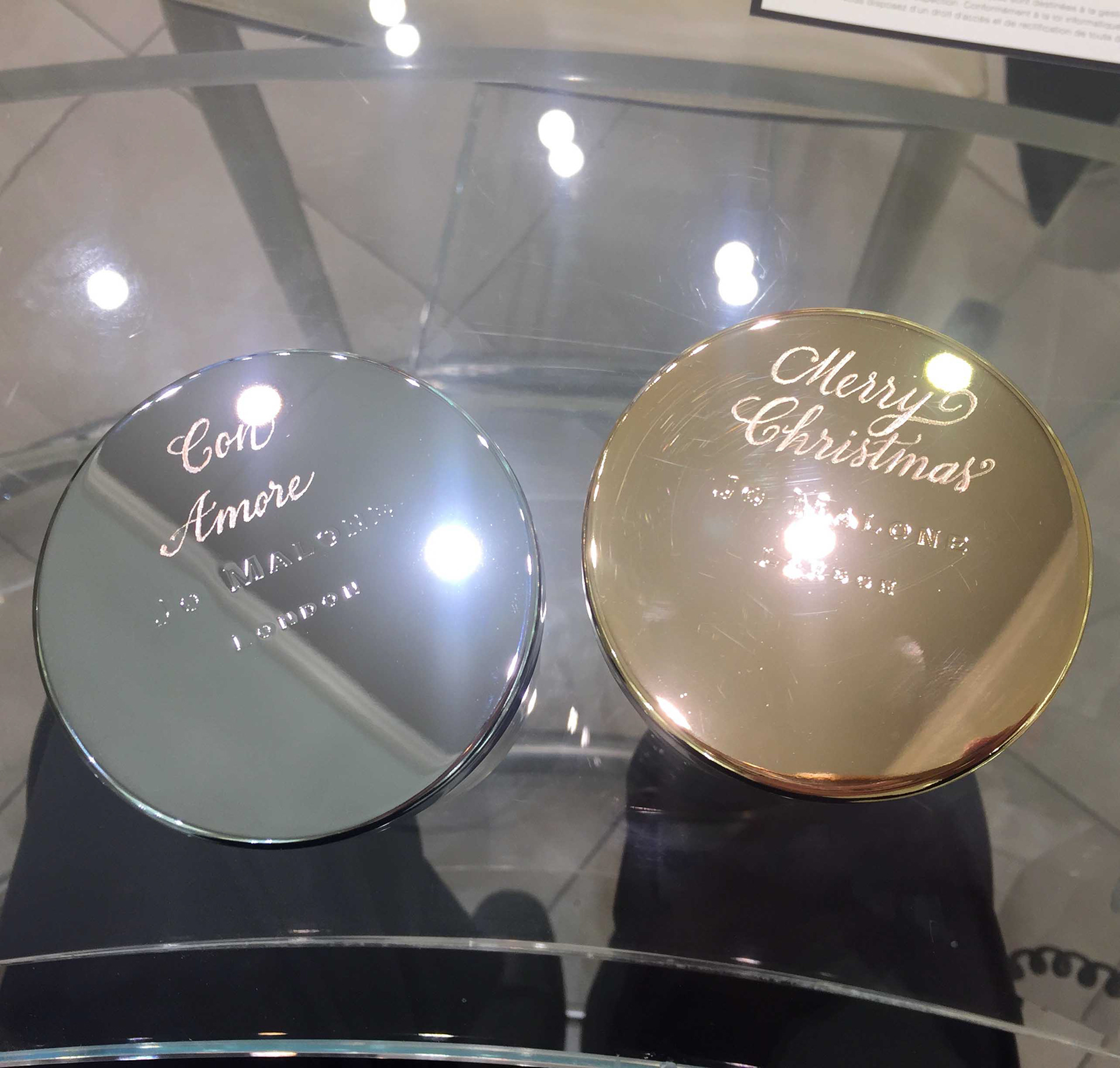 Calligraphie sur packaging Jo Malone au magasin Aix-en-Provence