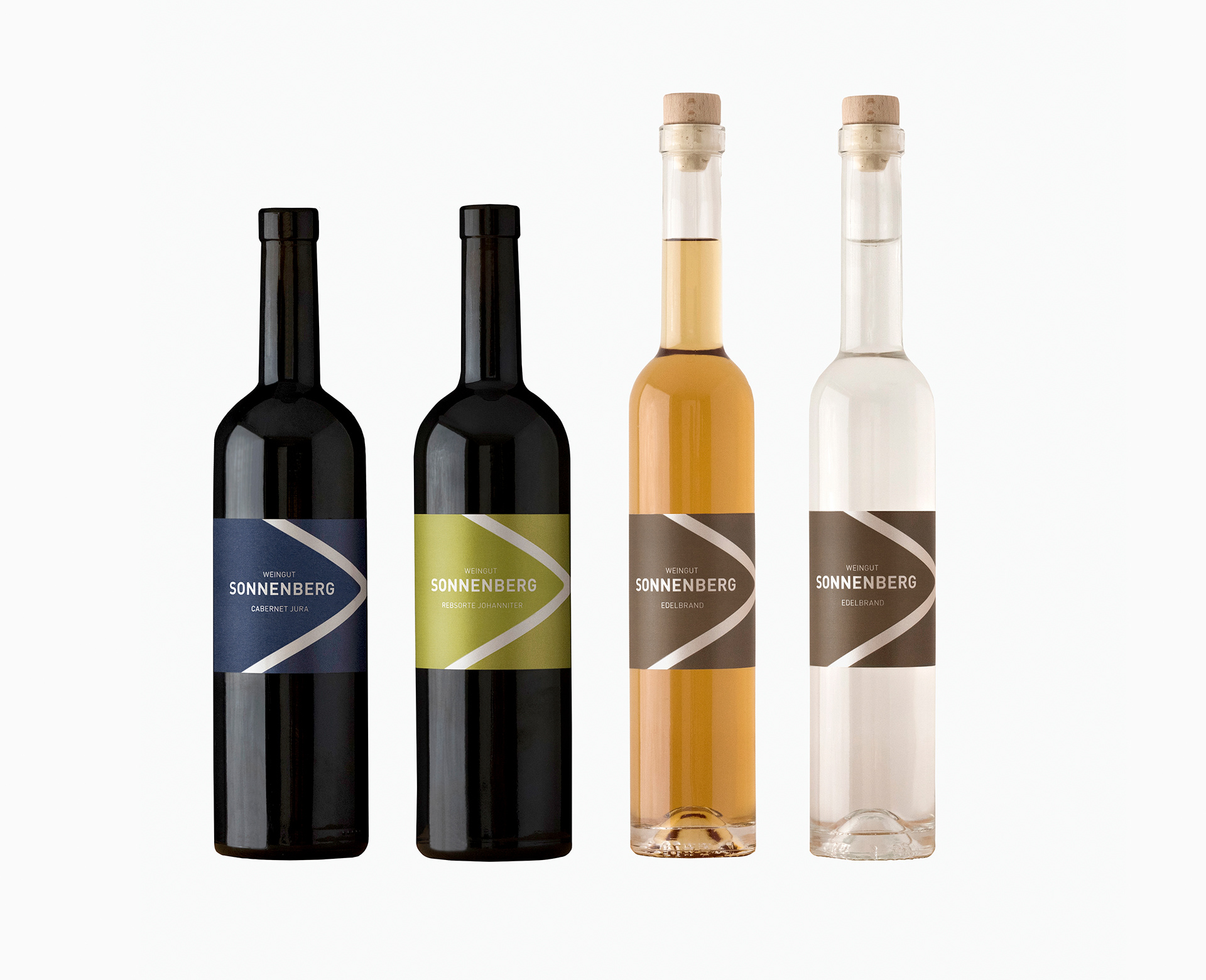 Wein Etiketten Design von Designagentur aus Kriens bei Luzern in der Zentralschweiz – Ihre Agentur für Corporate Design, Branding, Grafik, Verpackung und Kommunikationsdesign.